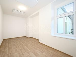 Pronájem kanceláře, Praha - Holešovice, Komunardů, 32 m2