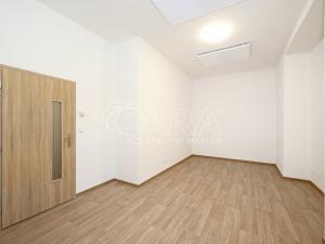 Pronájem kanceláře, Praha - Holešovice, Komunardů, 32 m2