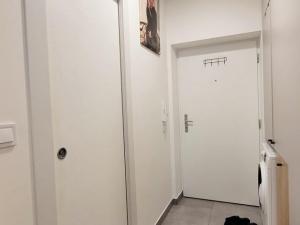 Pronájem bytu 1+kk, Praha - Strašnice, Krabošická, 25 m2