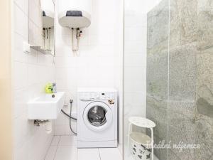 Pronájem bytu 1+kk, Praha - Žižkov, Biskupcova, 22 m2