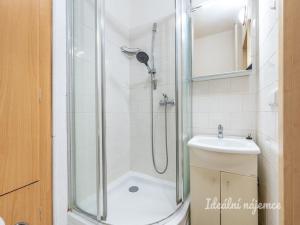 Pronájem bytu 1+kk, Praha - Záběhlice, Svojšovická, 30 m2