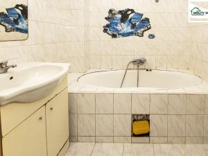 Pronájem bytu 3+1, Cheb, Cechovní, 84 m2