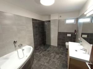 Prodej bytu 4+kk, Babice, K Vile, 146 m2