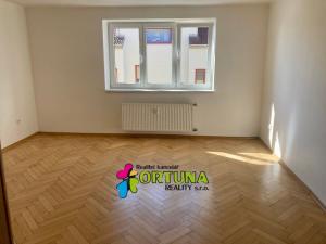 Pronájem bytu 3+1, České Budějovice, Skuherského, 90 m2