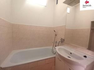 Pronájem bytu 2+1, Úpice, Seifertova, 54 m2