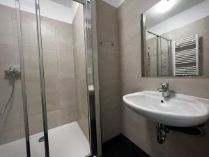 Pronájem bytu 1+1, Praha - Vršovice, Omská, 39 m2
