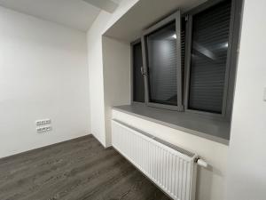 Pronájem bytu 1+1, Praha - Vršovice, Omská, 39 m2