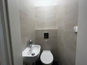 Pronájem bytu 1+1, Praha - Vršovice, Omská, 39 m2