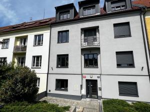 Pronájem bytu 1+1, Praha - Vršovice, Omská, 39 m2
