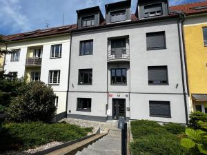 Pronájem bytu 1+1, Praha - Vršovice, Omská, 39 m2
