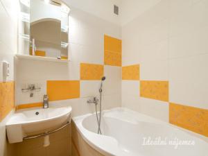 Pronájem bytu 2+kk, Praha - Vokovice, Kladenská, 55 m2