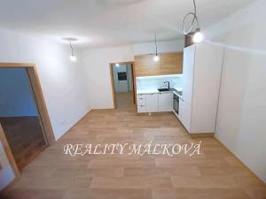Pronájem bytu 2+kk, Pardubice, Nerudova, 57 m2
