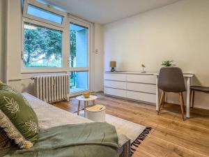 Pronájem bytu 1+kk, Praha - Petrovice, Frostova, 17 m2