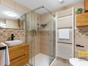 Pronájem bytu 1+kk, Chýně, Uherova, 38 m2