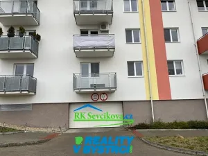 Pronájem garážového stání, Brno, Sentická, 12 m2