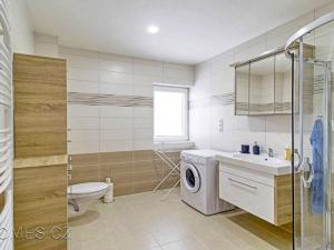 Pronájem bytu 2+kk, Praha - Dolní Chabry, Pod zámečkem, 60 m2