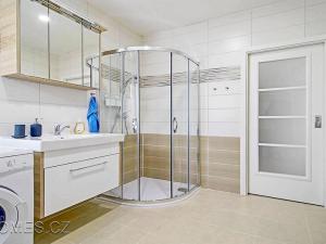 Pronájem bytu 2+kk, Praha - Dolní Chabry, Pod zámečkem, 60 m2