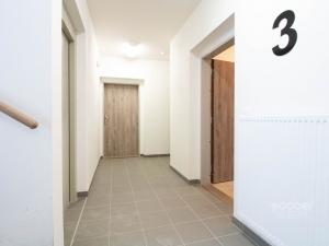 Pronájem bytu 1+kk, Praha - Kyje, Sicherova, 34 m2