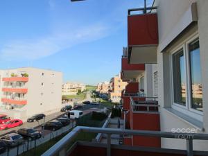 Pronájem bytu 1+kk, Praha - Kyje, Sicherova, 34 m2