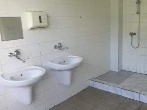 Pronájem komerční nemovitosti, Korozluky, 400 m2