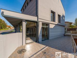 Pronájem obchodního prostoru, Praha - Horní Počernice, Šplechnerova, 526 m2