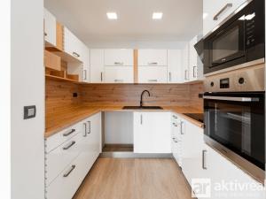 Pronájem obchodního prostoru, Praha - Horní Počernice, Šplechnerova, 526 m2