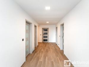 Pronájem obchodního prostoru, Praha - Horní Počernice, Šplechnerova, 526 m2