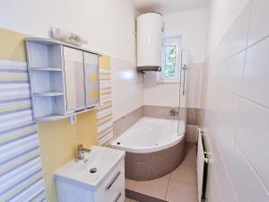 Pronájem bytu 2+kk, Teplice, Alejní, 44 m2