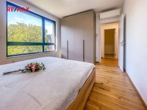 Pronájem bytu 2+kk, Praha - Nusle, Muzikova, 62 m2