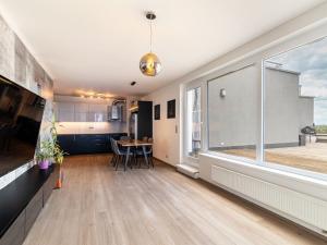 Pronájem bytu 3+kk, Praha - Dolní Měcholupy, Honzíkova, 98 m2