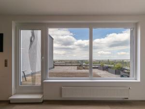 Pronájem bytu 3+kk, Praha - Dolní Měcholupy, Honzíkova, 98 m2