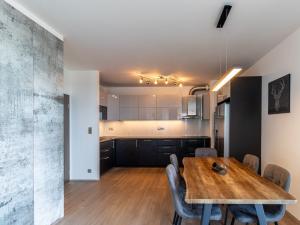 Pronájem bytu 3+kk, Praha - Dolní Měcholupy, Honzíkova, 98 m2