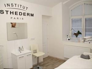 Pronájem obchodního prostoru, Praha - Bubeneč, Nad Královskou oborou, 43 m2