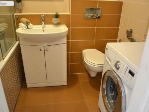 Pronájem bytu 1+kk, Praha - Jinonice, U kříže, 49 m2