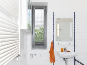 Pronájem bytu 3+kk, Praha - Prosek, Valečovská, 72 m2