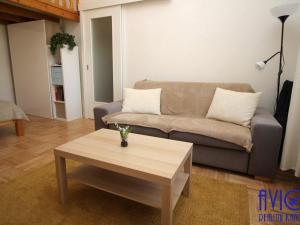 Pronájem bytu 1+1, Praha - Smíchov, Arbesovo náměstí, 40 m2