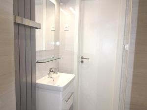 Pronájem bytu 1+1, Praha - Smíchov, Arbesovo náměstí, 40 m2