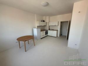 Pronájem bytu 2+kk, Praha - Karlín, Vítkova, 41 m2