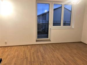 Pronájem bytu 1+kk, Chýně, Uherova, 45 m2