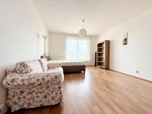 Pronájem bytu 1+kk, Plzeň, Květná, 33 m2