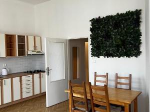 Pronájem bytu 2+kk, Praha - Dejvice, Pod kaštany, 60 m2