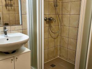 Pronájem bytu 2+kk, Praha - Dejvice, Pod kaštany, 60 m2
