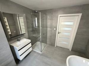 Pronájem bytu 2+1, Děčín, Dobrovského, 57 m2