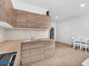 Pronájem bytu 3+1, Praha - Bubeneč, Eliášova, 100 m2
