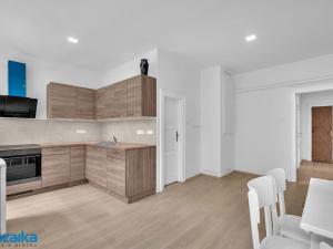 Pronájem bytu 3+1, Praha - Bubeneč, Eliášova, 100 m2