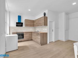 Pronájem bytu 3+1, Praha - Bubeneč, Eliášova, 100 m2