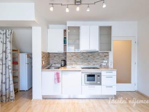 Pronájem bytu 2+kk, Praha - Vysočany, Skloněná, 44 m2