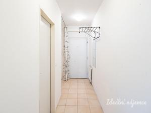 Pronájem bytu 2+kk, Praha - Vysočany, Skloněná, 44 m2