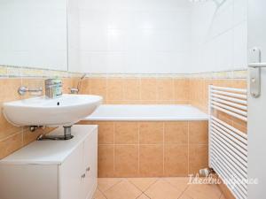 Pronájem bytu 2+kk, Praha - Vysočany, Skloněná, 44 m2