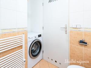 Pronájem bytu 2+kk, Praha - Vysočany, Skloněná, 44 m2